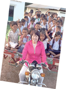 育明與她的柬埔寨兒女