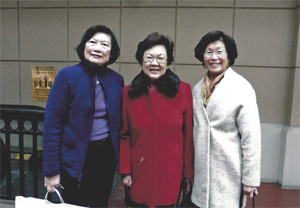 左起：陸國儀、Nancy、翁醫生夫人Susie