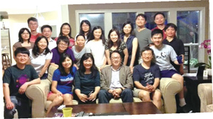 德州大學奧斯汀分校同事和學生在陳教授家中聚會