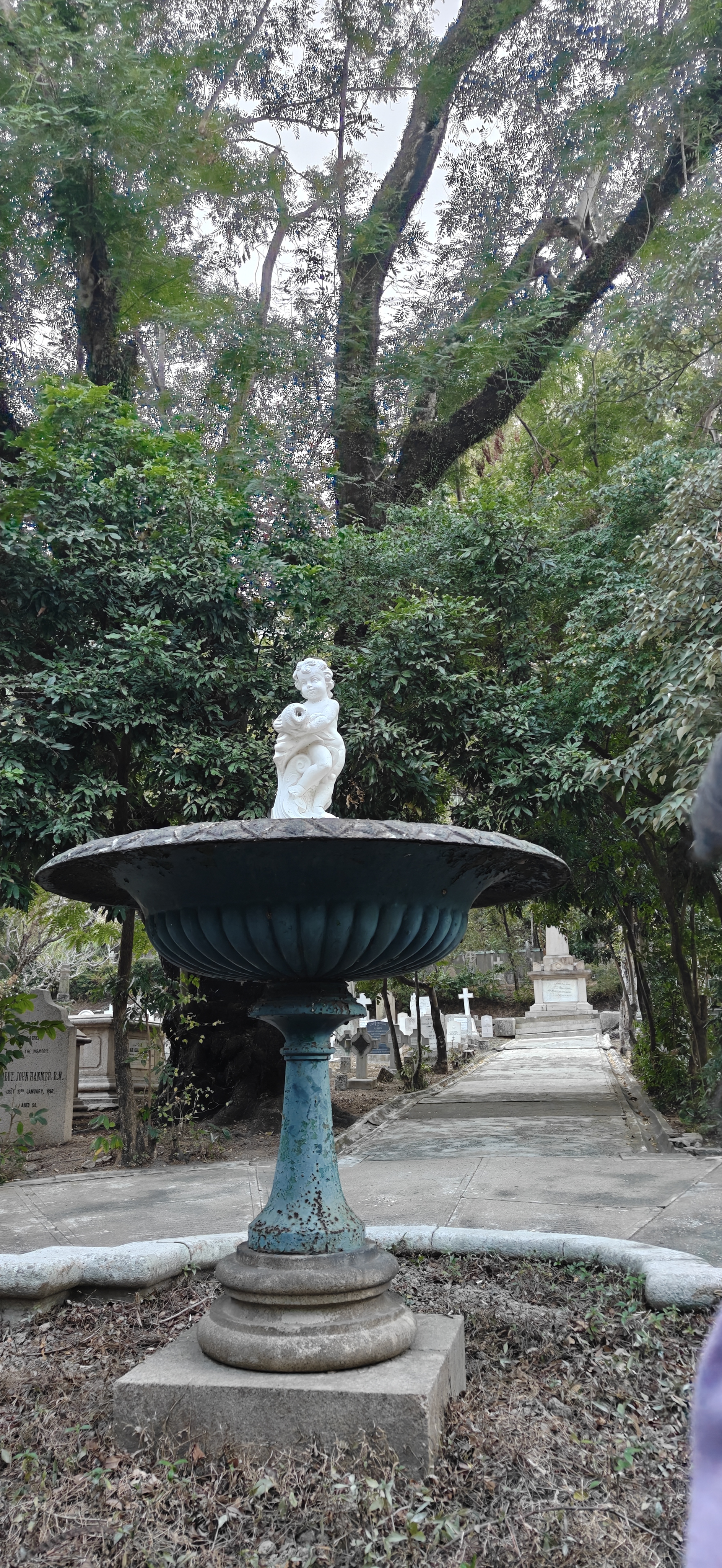 T-2602-P12B-2-香港墓園保存的最早的噴水池.jpg