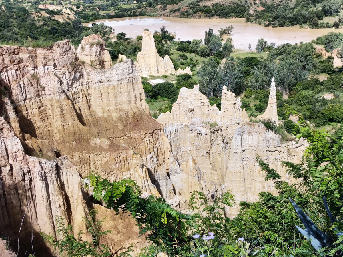 AU P14b B2603 4 浪巴鋪土林
