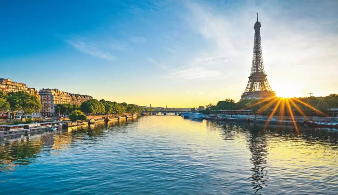 塞納河象徵巴黎的歷史與風情，左岸文化藝術，右岸繁華市井